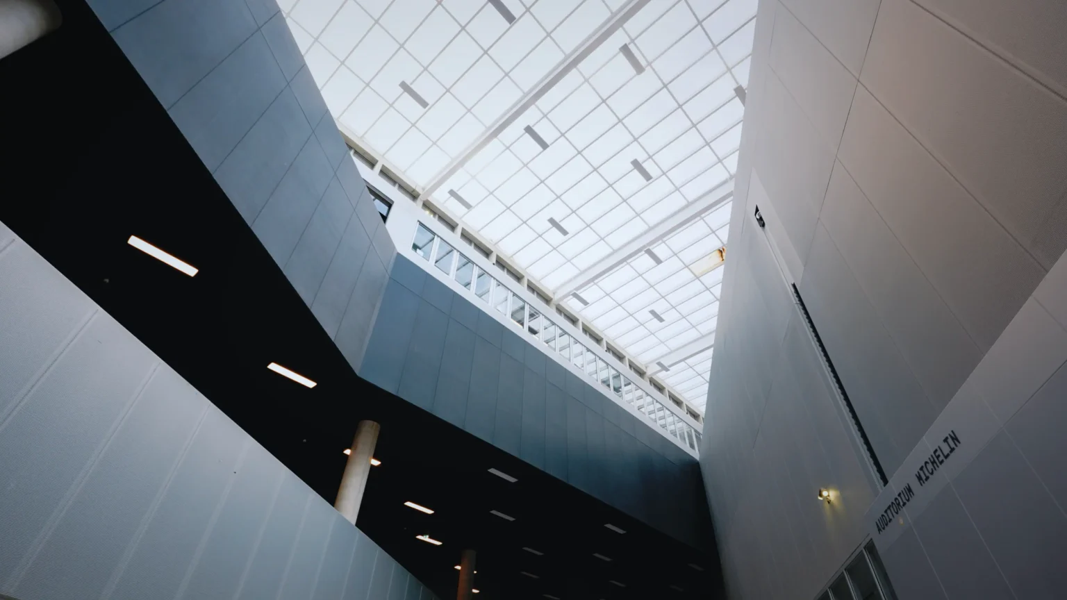 Tournage d’une vidéo corporate d’interviews sur le campus de Paris-Saclay pour CentraleSupélec Executive Education