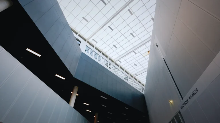 Tournage d’interviews vidéo sur le campus de Paris-Saclay pour CentraleSupélec Executive Education