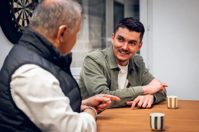 Les deux générations d’Atelier Consulting échangent autour d’un café